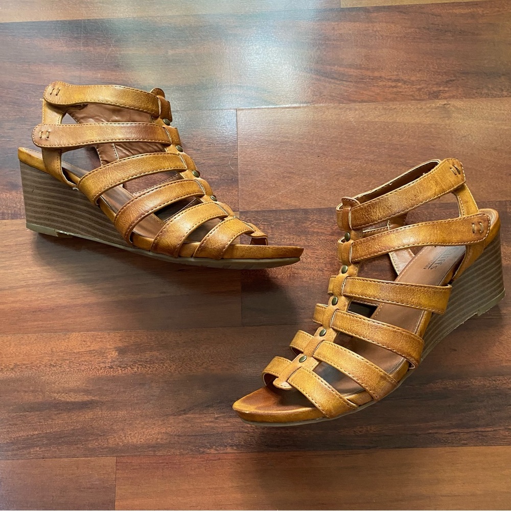 Cliffs by white mountain tan strap heel sandal 9.5m